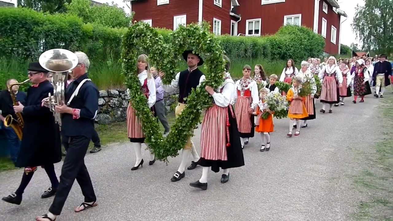Midsommarfirande i Rönnäs (Leksand, Dalarna, Sverige) år 2012 #1 - YouTube