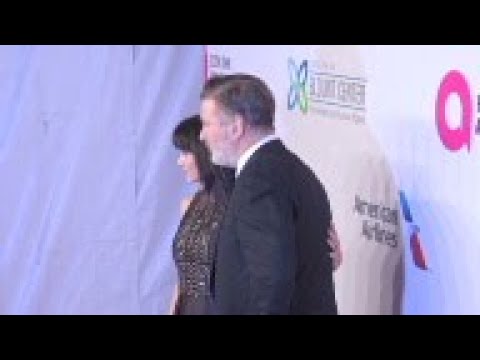 Vídeo: Hilaria E Alec Baldwin Recebem Seu Terceiro Filho