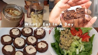 Vegan What I Eat In a Day (Chocolate Smoothie, Chickpea 'Tuna' Salad, Mocha Brownies) | Jamila Nia