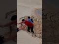 نجاة بأعجوبة من كارثة رملية نجاة بأعجوبة من كارثة رملية