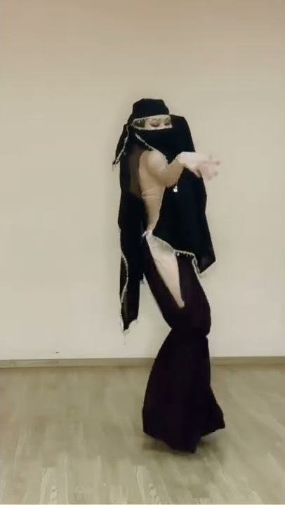 sexy Arab girl belly dance