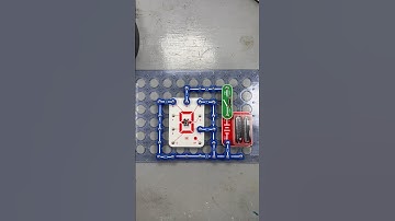 7-Segment Display Showing 7: #7segmentdisplay #electronics #diy #arduino #technology #shorts