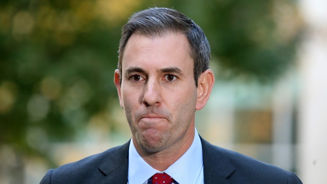 Government 'working around the clock' to protect impacted Optus customers: Chalmers