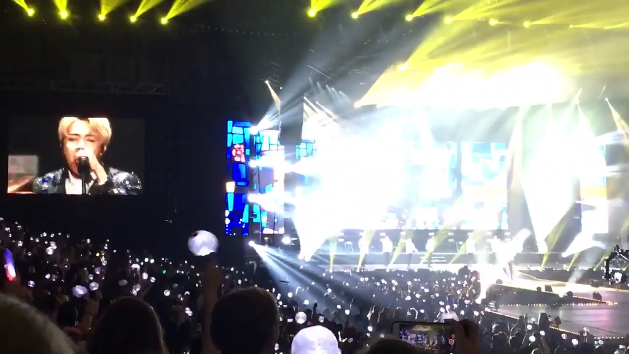 [170329] BTS The Wings Tour in Chicago - MAMA (J-Hope) Fancam - YouTube