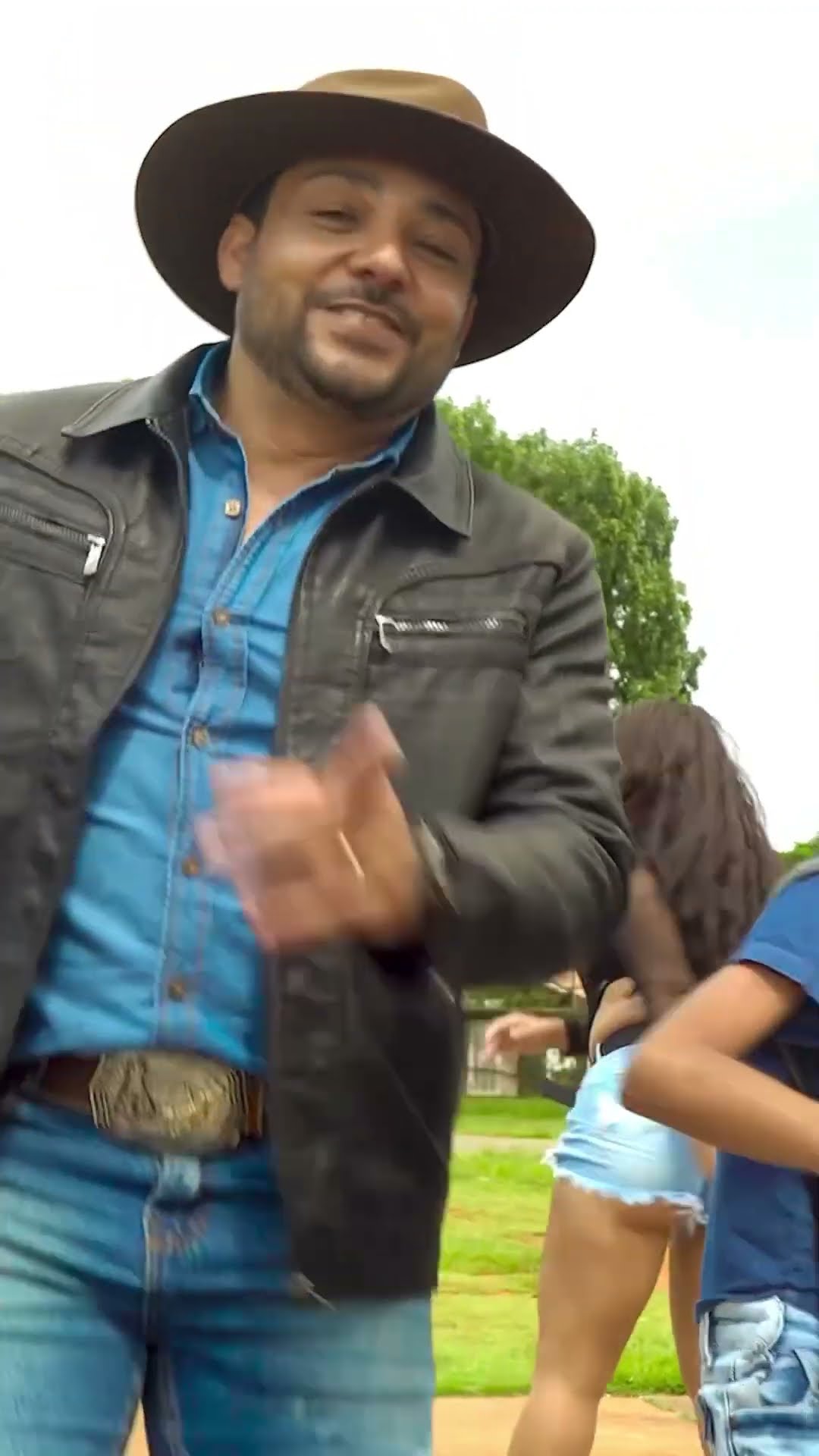 A mulherada está chegando pra dançar amor sabe quem quiser chega pra cá #boanoiteee #leaozinho