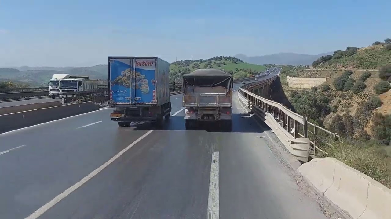 فتح منحدر الجباحية بطريق السريع اتجاه الجزائر العاصمة بعد معاناه كبيرة بالطريق الوطني رقم خمسة