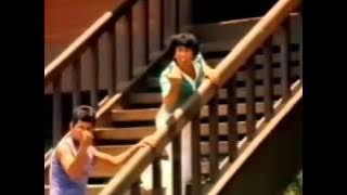 Download lagu The Blue Diamonds - Waarom Huil Je Toch Nona Manis.mp4
