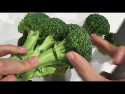 ブロッコリーの切り方（使うだけVer）How to cut little broccoli florets off.