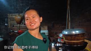在柴米油盐中享受生活乐趣,做一盘干锅虾,麻辣过瘾,吃得真满足 #农村生活  #美食故事  #一起吃饭吧