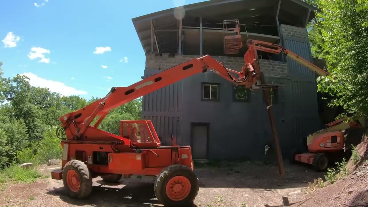 Closing in the container castle