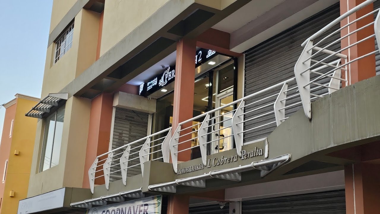Local Comercial en alquiler en la Plaza Luisanna, Prol Padre las Casas, Santiago. 
