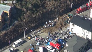 空撮：神奈川・逗子で斜面崩落　1人死亡　通行中の18歳女性か