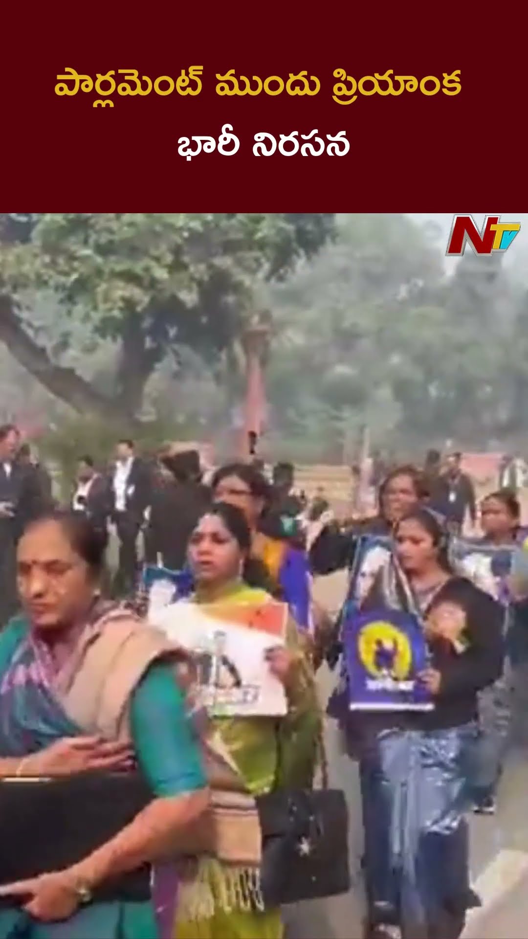 Priyanka Gandhi Protest At Parliament | Ntv