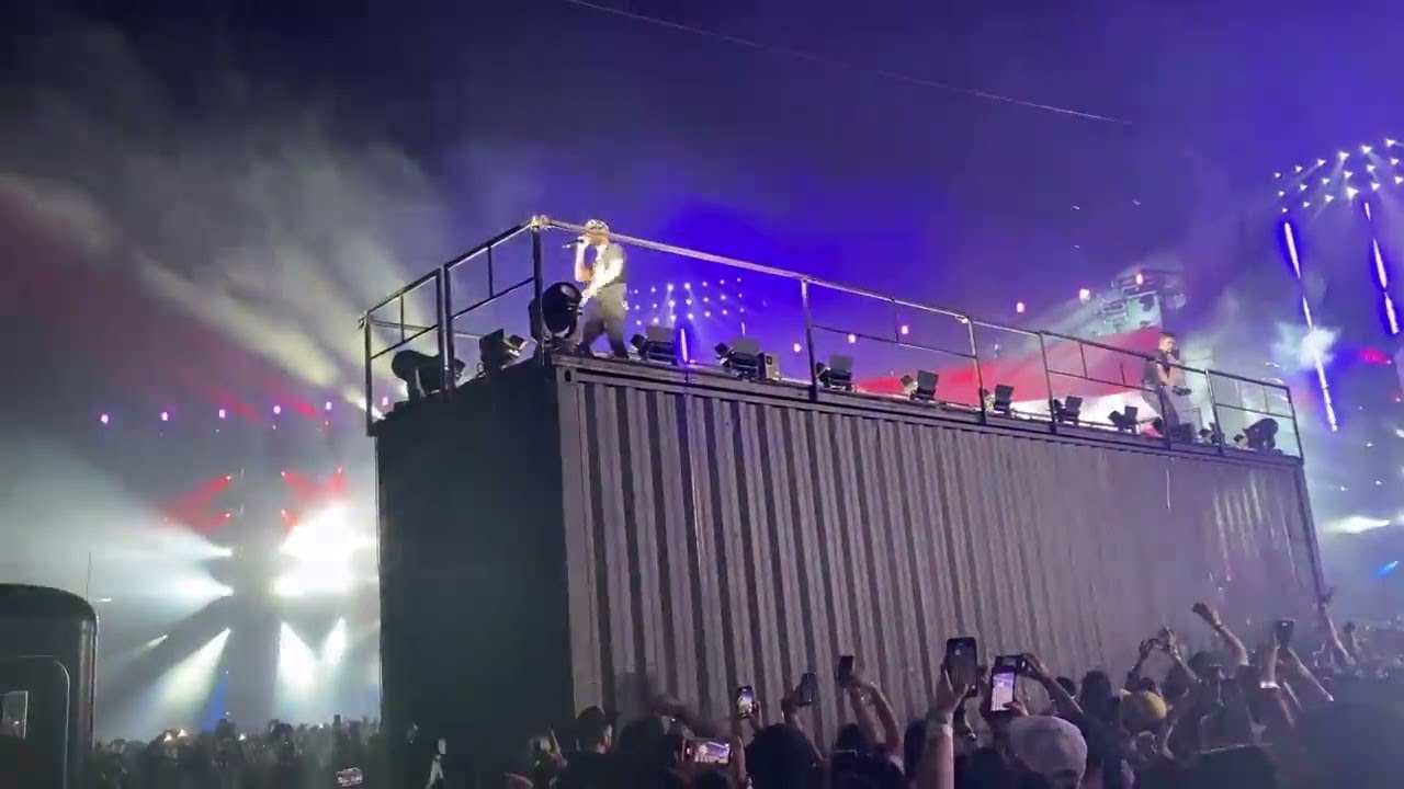 BAD BUNNY y JHAY CORTEZ DAKITI (EN VIVO) Estadio Hiram Bithorn San