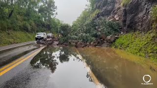 Queda de barreira interdita rodovia em Ampére