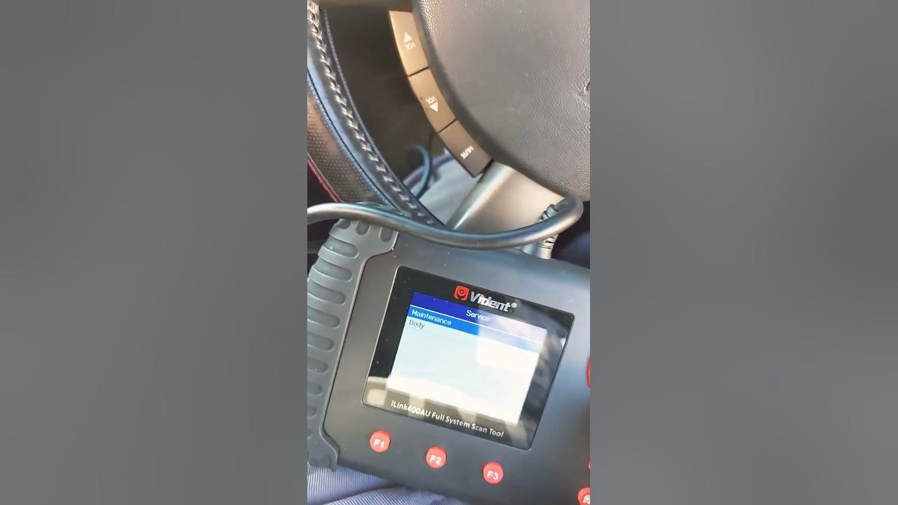 PROGRAMMING A KEY FOR A VY COMMODORE USING A VIDENT 400AU - YouTube