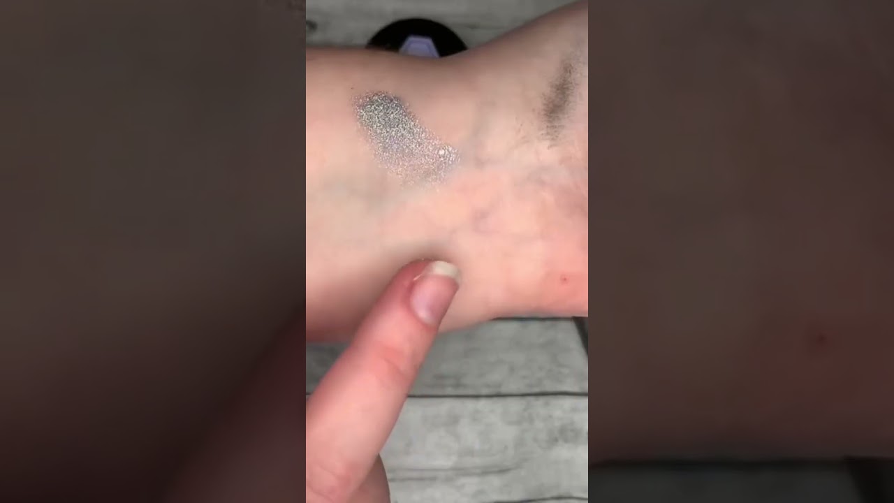 Swatching our holographic pigment