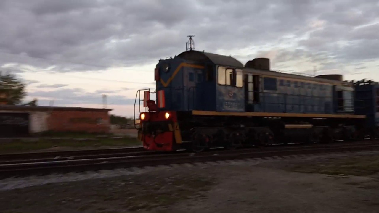 "Встреча двух братьев" Два маневровых тепловоза Тэм2 встретились на станции и разъехались .