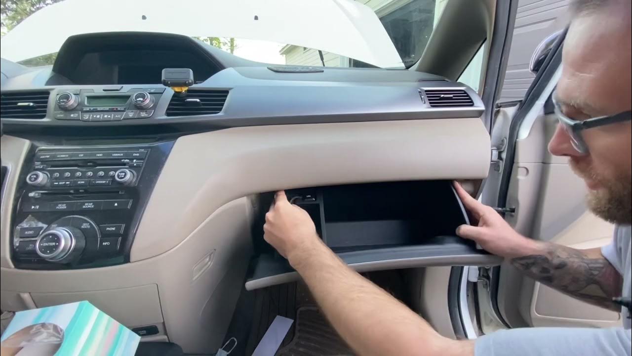 Replacing cabin air filter on Honda Odyssey - YouTube