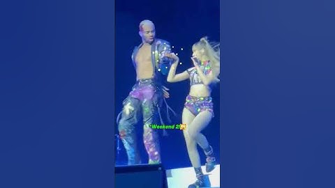 The Dancer was surprised when Lisa took his hand!🤣 #blackpink