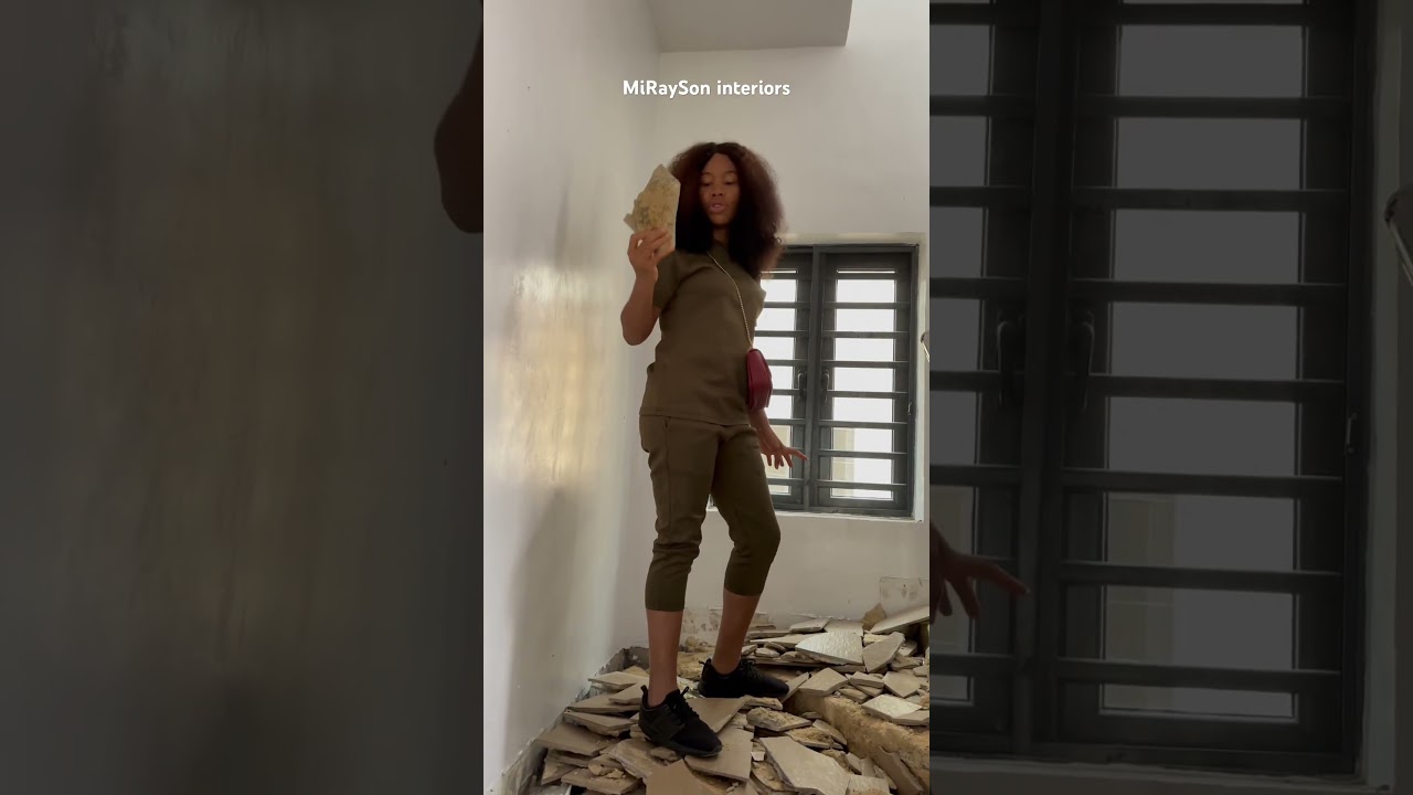 Снятие старой плитки с лестницы. Процесс ремонта лестницы. 