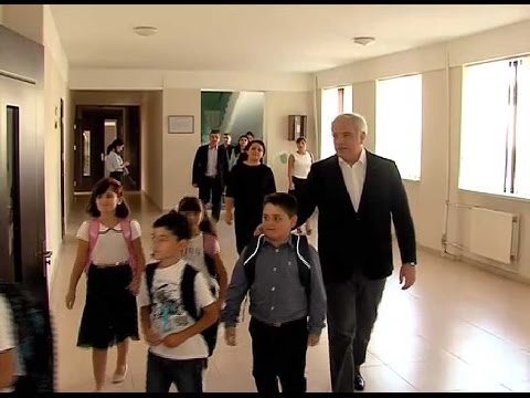 შს მინისტრმა დაღუპული პოლიციელის შვილი სკოლაში წაიყვანა