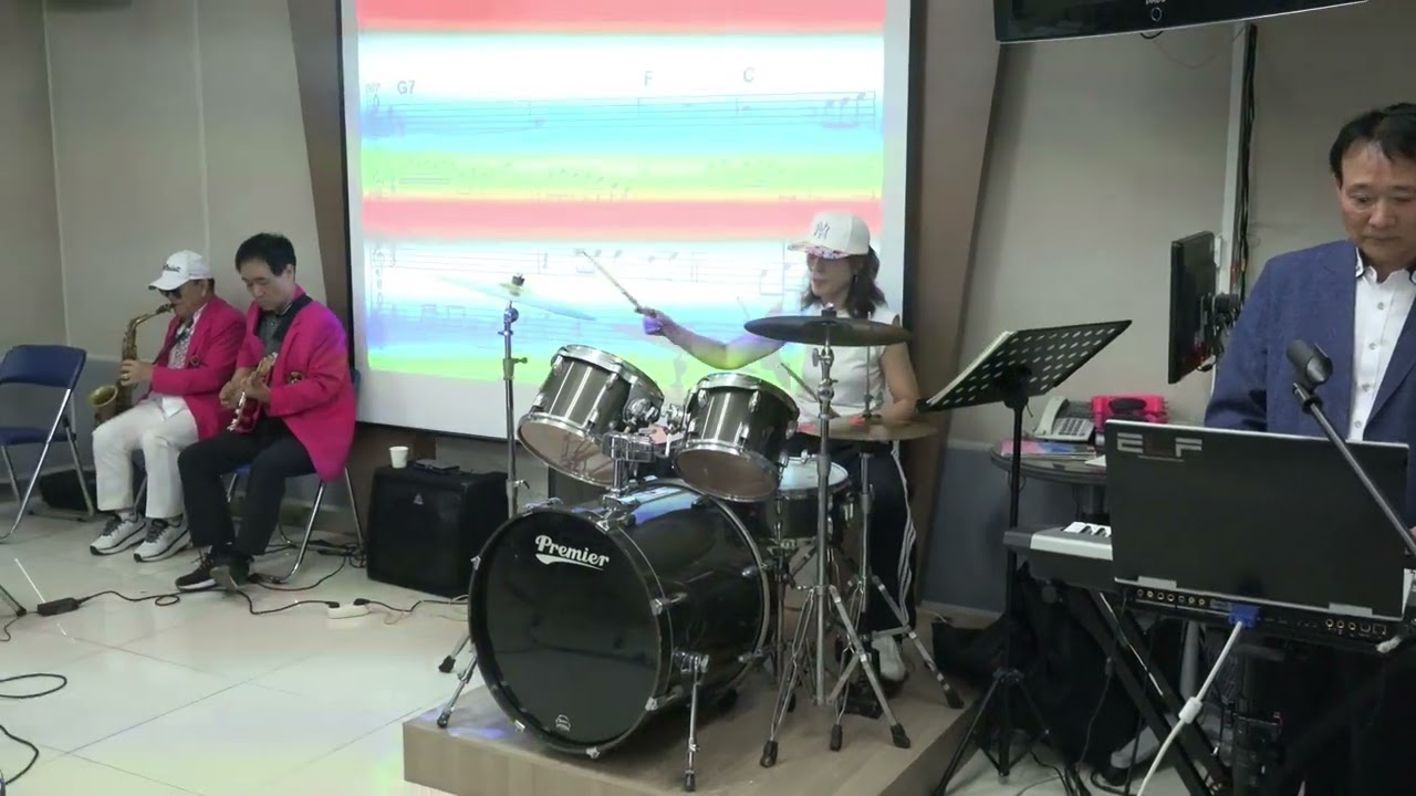 Watch 가수 김유정 조약돌사랑♡원곡 장민 on YouTube