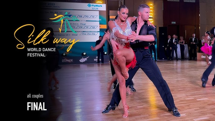 Porno stol ostida uxlayotgan qiz dostimni yaladi