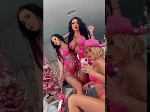 Natalia Starr with sexy girls