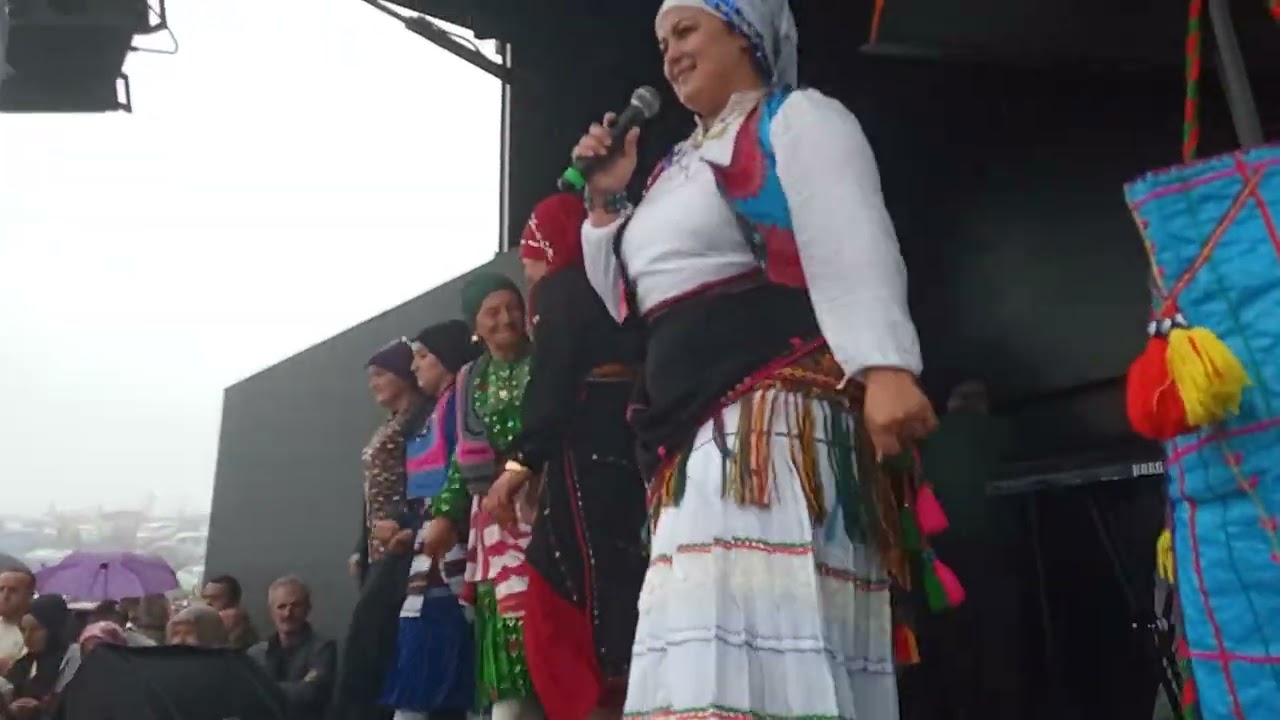 Hidirnebi yaylası şenliğinde ( Elif köse )  Faruk Şahin den kemençe Story usta ( Ali bulut ) ritim