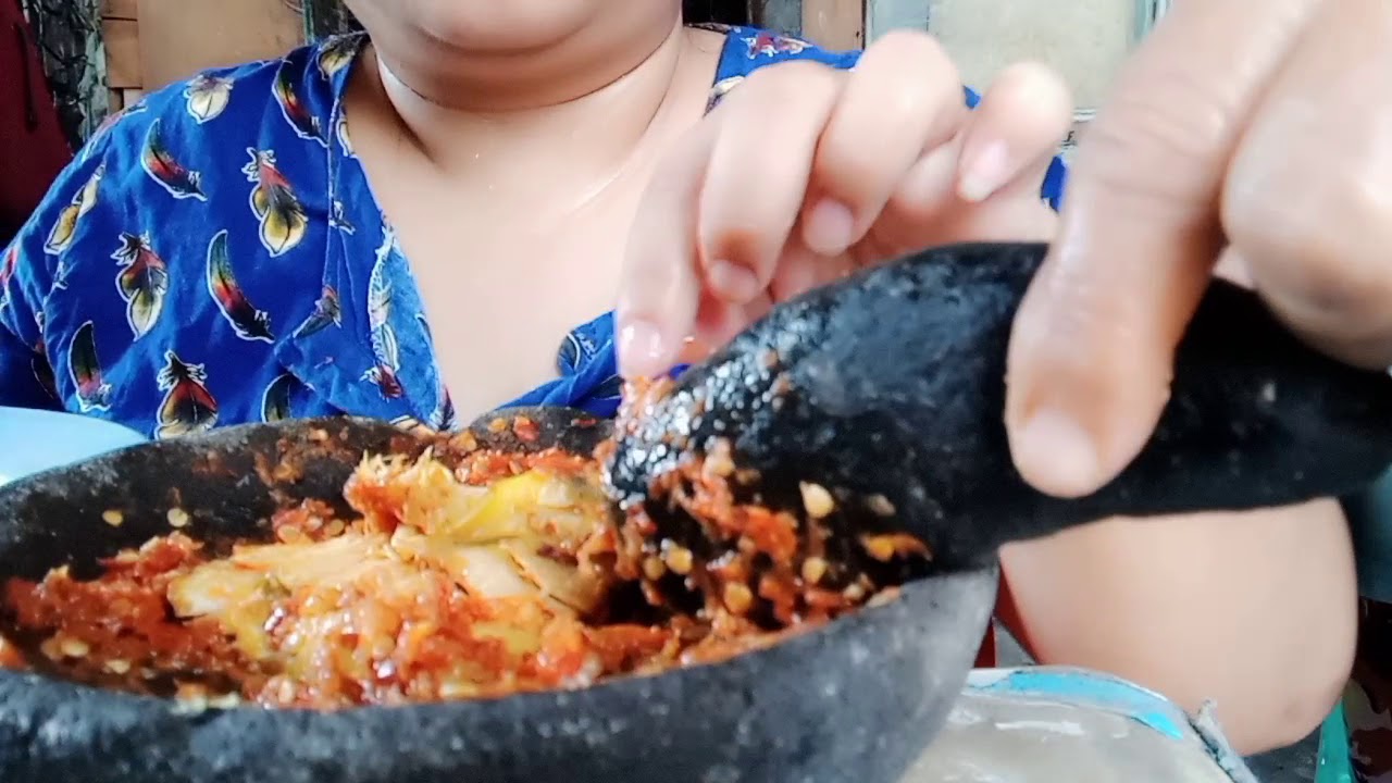 Mukbang makan ayam  geprek  buatan sendiri Pedas nampol  