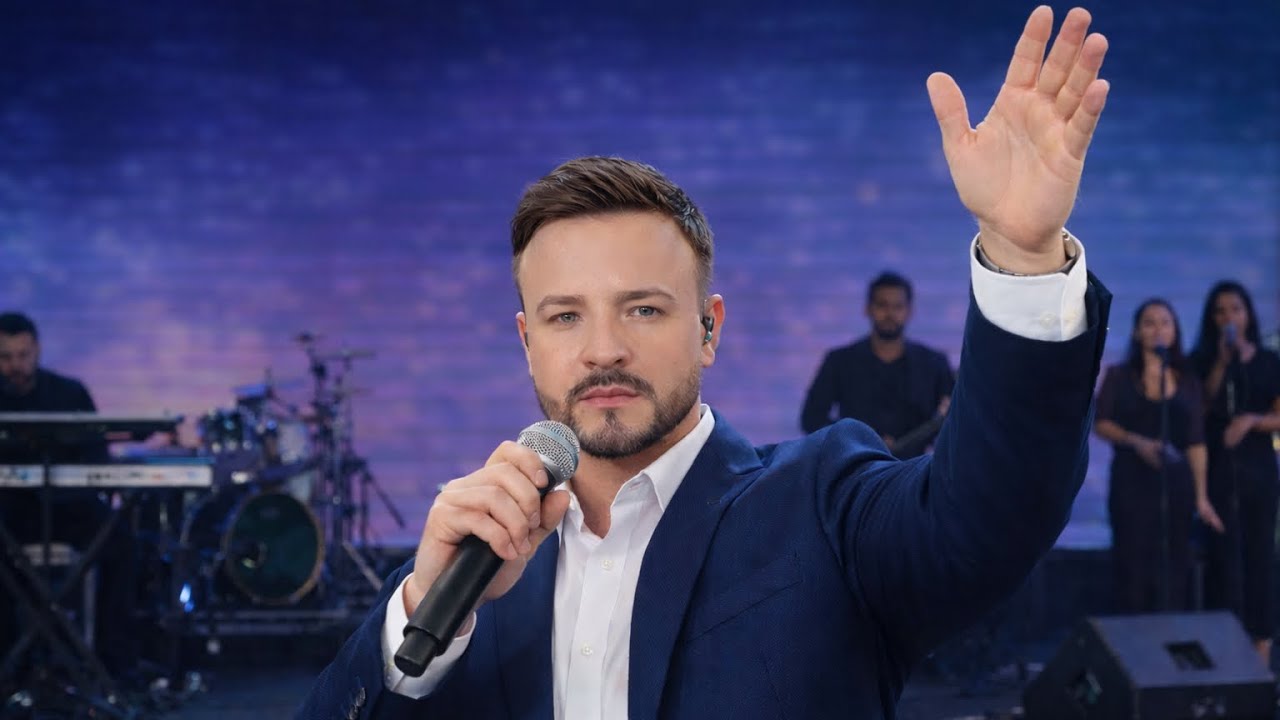 Sinta-Se presença de Deus Ouça esta canção: Santo Espírito de Deus 🕊️Assista até o final Obrigado!