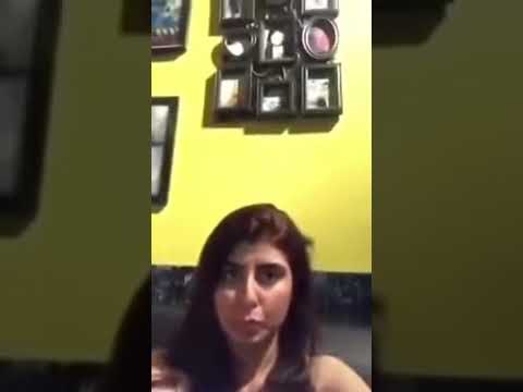 نجیبه فیضی همرا با دوست هایش در