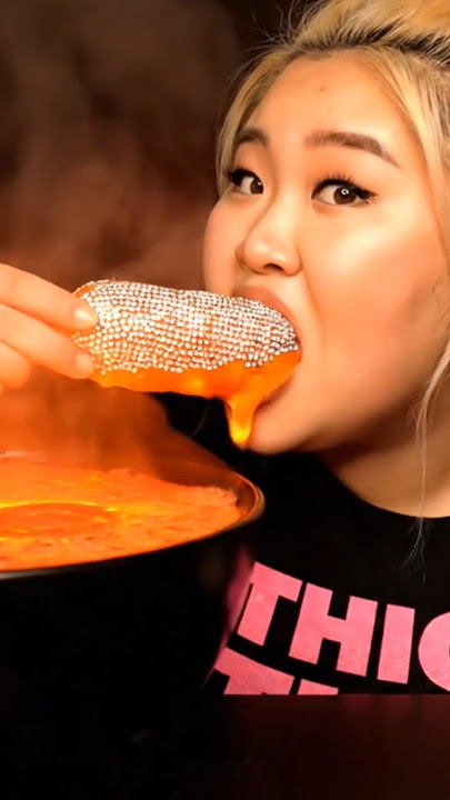 #hot #lava #diamond #hotdog #eating #asmr #asmrsounds #chubbygirls #chubby #plussize #plussizemodel