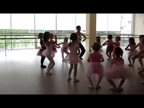 Wideo: Jak Nazwać Balet Pokazowy
