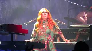 Tori Amos in Vancouver - Bouncing Off Clouds