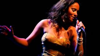 Video thumbnail of "Les mots d'amour - Mayra Andrade (2013)"