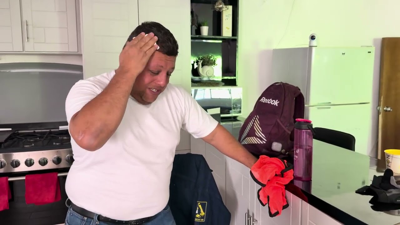 Mi esposa se molesta, porque llegué tarde del trabajo, y esto le dije