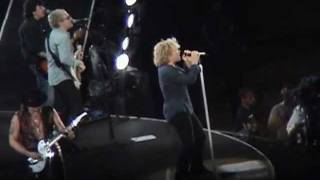 Video thumbnail of "Bon Jovi - Saturday Night's Alright For Fighting (New Jersey 2006)"