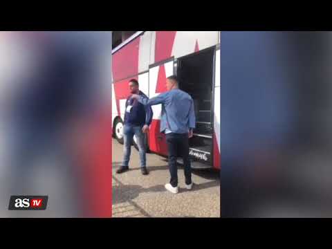 Un jugador del Ajax da golpe a un aficionado tras un insulto racista | AS América