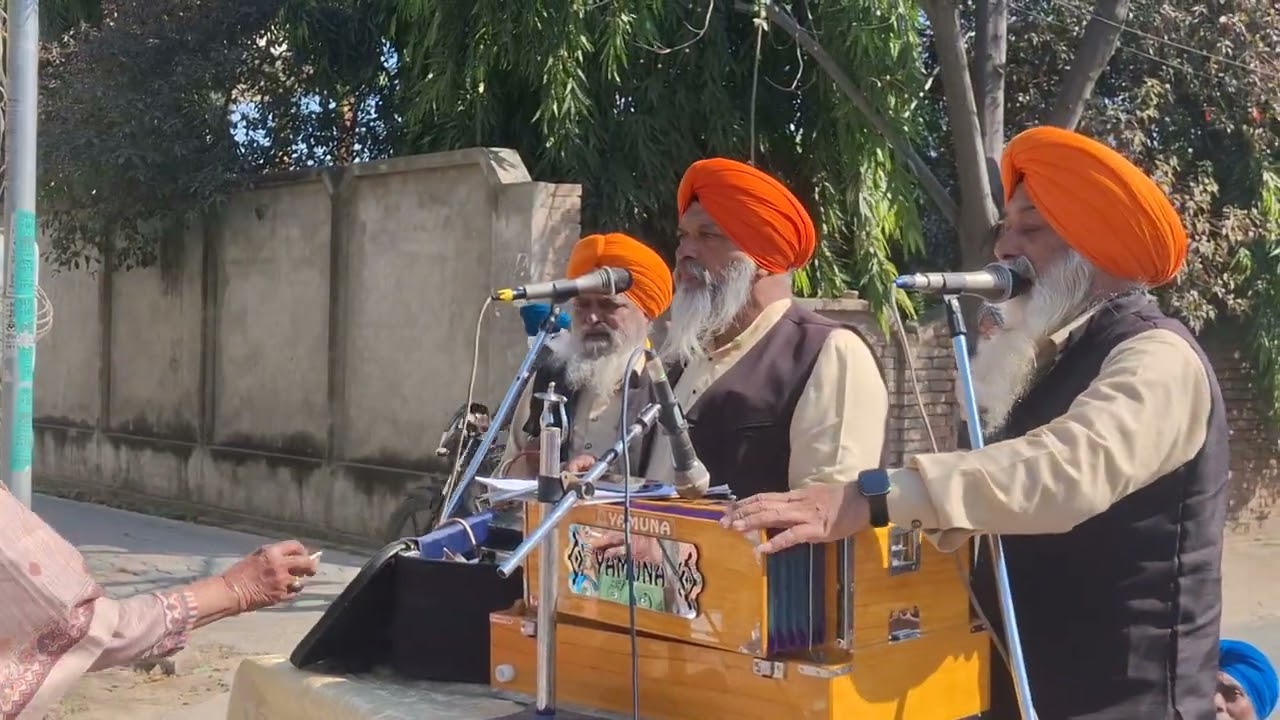 ਐਸੀ ਲਾਲ ਤੁਝ ਬਿਨ ਕਾਉਨ ਕਰੈ।