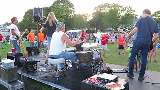 MaryBeth Maes Band performs  &#39;Black Dog&#39;