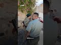 مشاهد لإزالة بوابة في حي المجلية الغربية بمديرية القاهرة بتعز، بعد تسببها بإعاقة حركة السكان