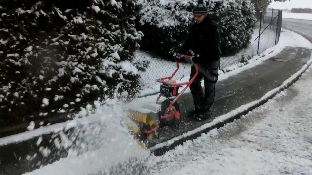 ELEKTRO KEHRBESEN AKKU Schneeräumer SCHNEEFUCHS SCHNEESCHIEBER mit irrer  Schubkraft 