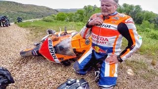 FUNNY & SCARY MOTORCYCLE CRASHES | BIKER WRECKS IN FRONT OF POLICE! 🚓