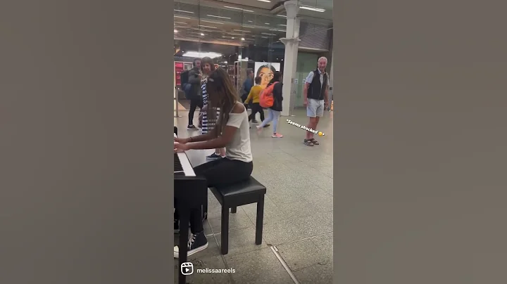 Moonlight Sonata shocks women at the public piano
