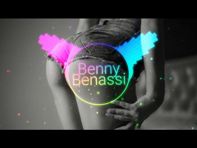 Кортни Пелдонның жалаңаш суреттері Жетілген әйел шешініп, өзін трахнатқа жібереді