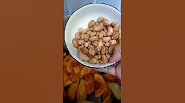 Easy Papaya soup with pork bones,peanut,brown dates rich in Viatami  A,B & C,chinese soup