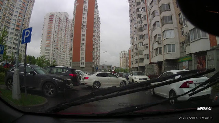 Женщина не умеет парковаться