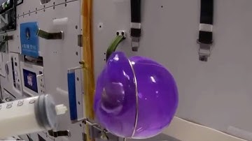 Taikonauts showcase solid-liquid vibration experiment during space lecture